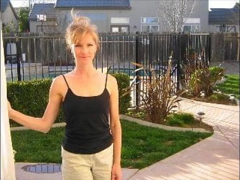 Hot Wife Sucks